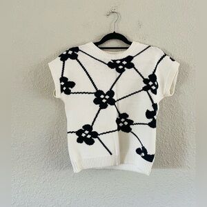 Vintage White Black Floral Pattern Knit Sweater Top